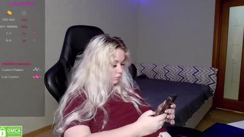 Snapshot of sunny_mood chatting on 01.04.25 sunny mood online show from 01.04.25