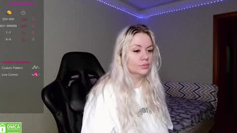 Snapshot of sunny_mood chatting on 01.05.25 sunny mood online show from 01.05.25