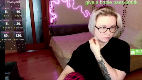 Snapshot of sunny_mood chatting on 01.20.25 sunny mood online show from 01.20.25