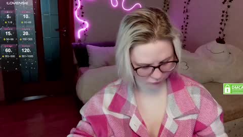 Snapshot of sunny_mood chatting on 02.02.25 sunny mood online show from 02.02.25