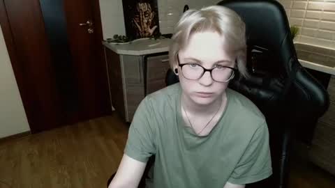 Snapshot of sunny_mood chatting on 06.21.26 sunny mood online show from 06.21.26