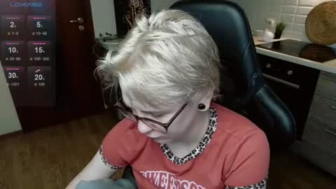 Snapshot of sunny_mood chatting on 06.27.26 sunny mood online show from 06.27.26
