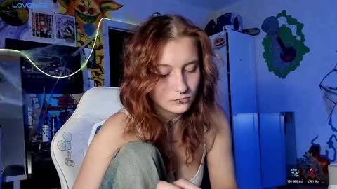 Snapshot of sunny_mouse chatting on 10.22.25 Sunny online show from 10.22.25