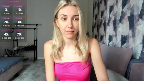 Snapshot of sunny_rina chatting on 09.10.25 Rina online show from 09.10.25