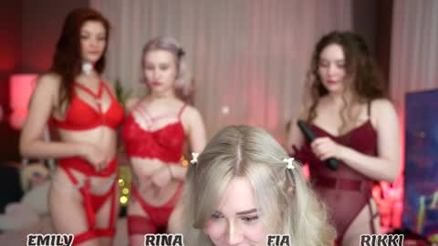 Snapshot of sunnyfia chatting on 09.19.25 Fia - TG - Mia - Alice - online show from 09.19.25