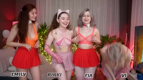 Snapshot of sunnyfia chatting on 09.22.25 Fia - TG - Mia - Alice - online show from 09.22.25