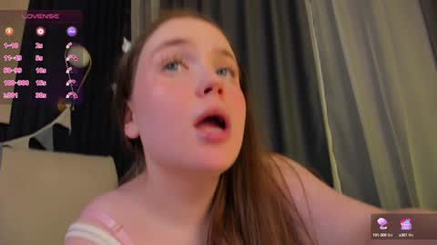 Snapshot of sunnyrisha chatting on 01.12.25 Risha online show from 01.12.25