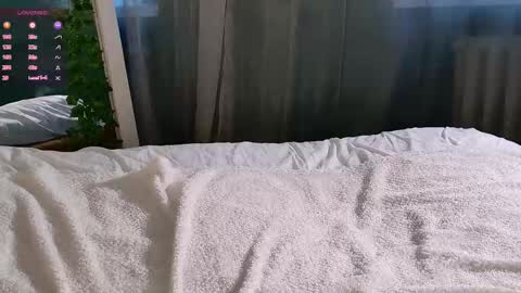 Snapshot of sunnyrisha chatting on 09.28.25 Risha online show from 09.28.25