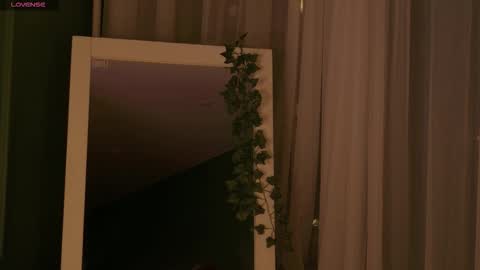 Snapshot of sunnyrisha chatting on 11.23.25 Risha online show from 11.23.25