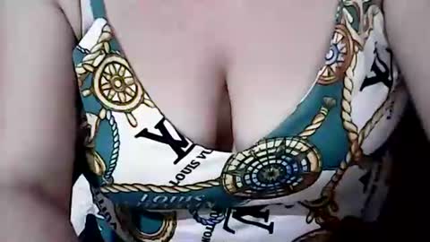 Snapshot of sunshine_38 chatting on 12.27.24 sunshine_38 online show from 12.27.24