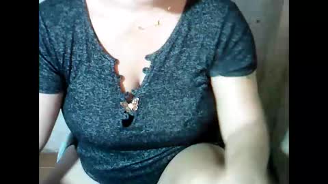 Snapshot of sunshine_38 chatting on 10.29.25 sunshine_38 online show from 10.29.25