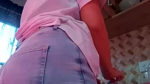 Snapshot of sunshine_days chatting on 12.03.25 Annie online show from 12.03.25