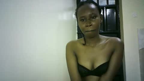 Snapshot of sunshine_g chatting on 10.28.25 Sunshine online show from 10.28.25