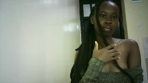 Snapshot of sunshine_g chatting on 11.11.25 Sunshine online show from 11.11.25