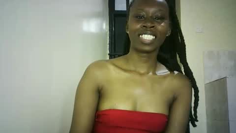 Snapshot of sunshine_g chatting on 11.28.25 Sunshine online show from 11.28.25