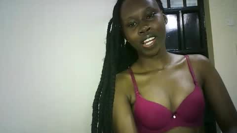 Snapshot of sunshine_g chatting on 12.04.25 Sunshine online show from 12.04.25