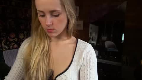 Snapshot of sunshine_pixie chatting on 01.23.25 Sunray online show from 01.23.25