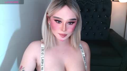 Snapshot of superh0tangelxx chatting on 10.23.25 CARMINA online show from 10.23.25