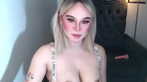 Snapshot of superh0tangelxx chatting on 12.01.25 CARMINA online show from 12.01.25