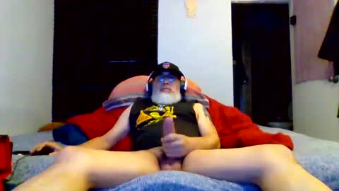 Snapshot of supermanloverhg chatting on 10.13.25 supermanloverhg online show from 10.13.25