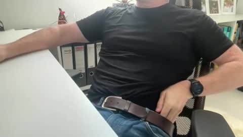 Snapshot of surfstar81 chatting on 10.30.25 surfstar81 online show from 10.30.25