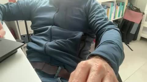 Snapshot of surfstar81 chatting on 10.31.25 surfstar81 online show from 10.31.25