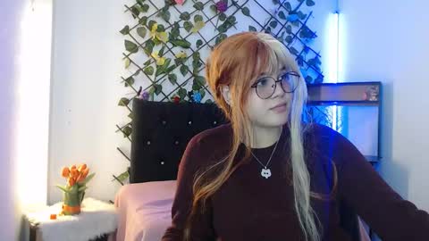 Snapshot of suri_boobs chatting on 12.15.25 suri_boobs online show from 12.15.25