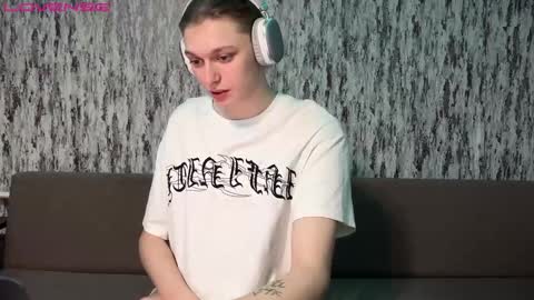 Snapshot of susan228 chatting on 01.06.25 Vladiva online show from 01.06.25