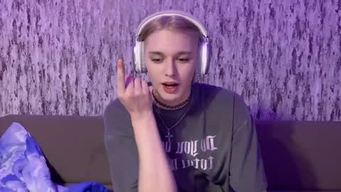 Snapshot of susan228 chatting on 01.24.25 Vladiva online show from 01.24.25