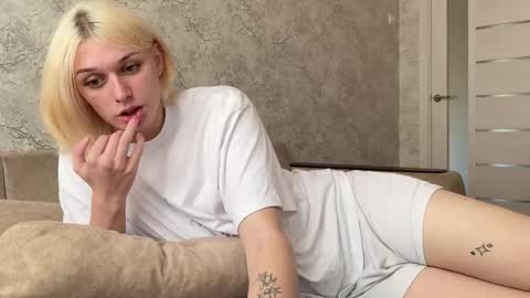 Snapshot of susan228 chatting on 09.30.25 Vladiva online show from 09.30.25