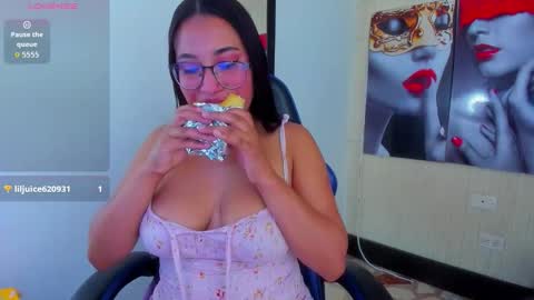 Snapshot of susan_moore29 chatting on 11.20.25 susan online show from 11.20.25