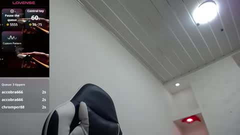 Snapshot of susan_moore29 chatting on 12.13.25 susan online show from 12.13.25