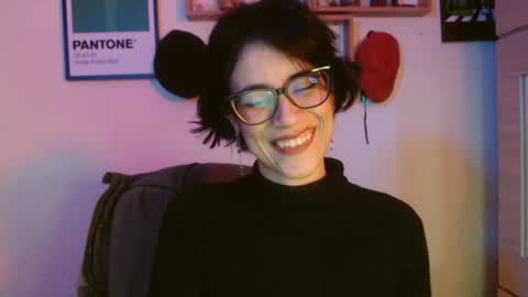 Snapshot of susana_w chatting on 10.13.25 susana_w online show from 10.13.25