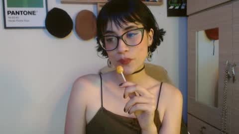 Snapshot of susana_w chatting on 10.17.25 susana_w online show from 10.17.25