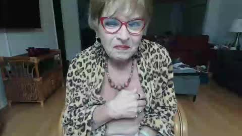 Snapshot of susanandlisa chatting on 12.14.25 sexualsusan online show from 12.14.25