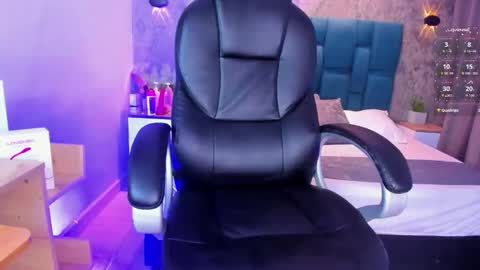 Snapshot of susanasmith18 chatting on 11.23.25 susana smith online show from 11.23.25