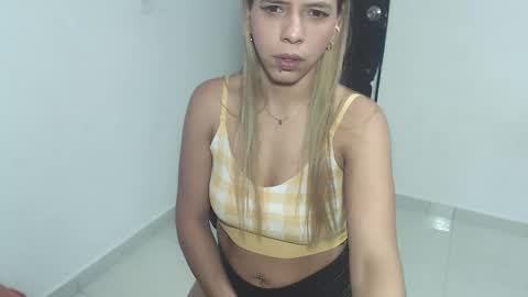 Snapshot of susanleroy chatting on 03.05.25 susanleroy online show from 03.05.25