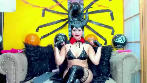 susanslim online show from 10.29.25