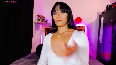 Snapshot of susanyrosa chatting on 10.22.25 Susanyrosa online show from 10.22.25