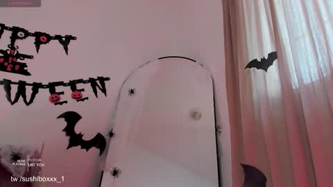 Snapshot of sushiboxxx chatting on 10.30.25 Flor online show from 10.30.25