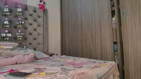 Snapshot of sussidream chatting on 10.03.25 Andrea online show from 10.03.25