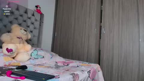 Snapshot of sussidream chatting on 10.17.25 Andrea online show from 10.17.25