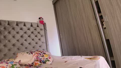 Snapshot of sussidream chatting on 11.04.25 Andrea online show from 11.04.25