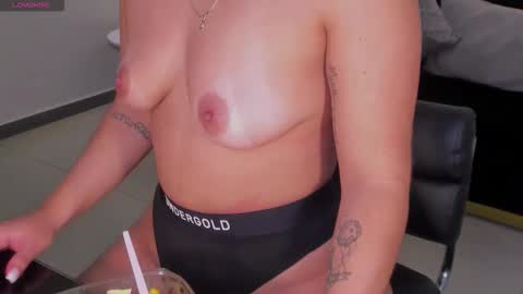 Snapshot of sussybell_ chatting on 12.02.25 Sussy Bell online show from 12.02.25