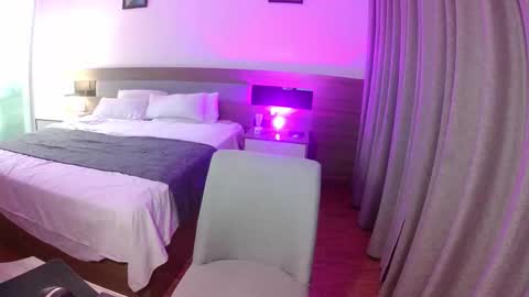 Snapshot of susyli chatting on 11.27.25 susyli online show from 11.27.25