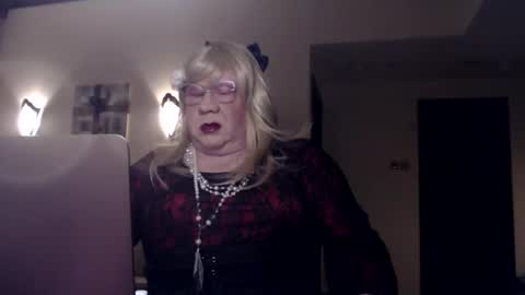 Snapshot of suzannebanci chatting on 01.24.25 My name is Sissy or more fully Suzanna Aprilia Maria Mariquita Catarina Chinita Banci. Soy una puta - que chimba ladybug online show from 01.24.25