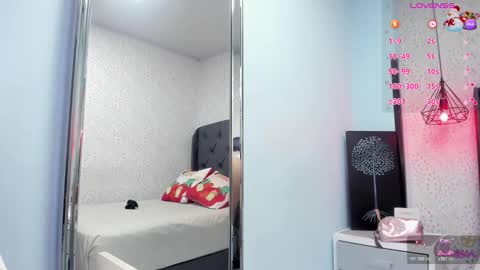 S U Z E T  online show from 12.17.25