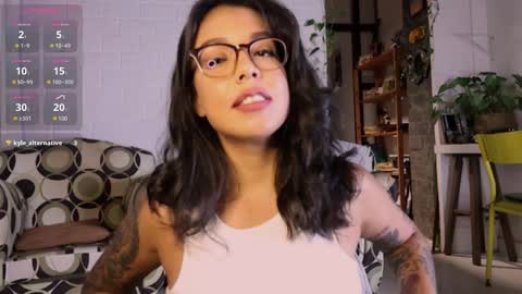 Snapshot of suziekill chatting on 01.12.25 Suzie online show from 01.12.25