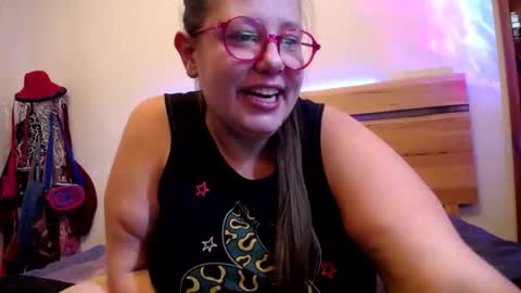 Snapshot of suziestardust chatting on 01.15.26 suzie stardust online show from 01.15.26