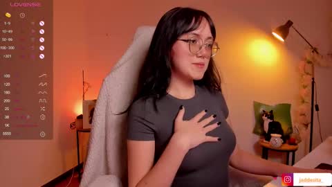 Snapshot of suzumi_ chatting on 11.14.25 Jadde online show from 11.14.25